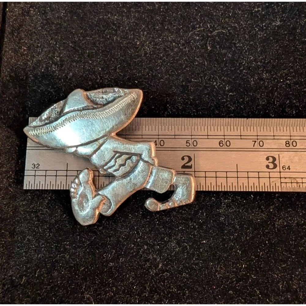 Vintage Mexican Sterling Silver Sombrero Man Brooch Unique Walking Figure Pin - Picture 4 of 13